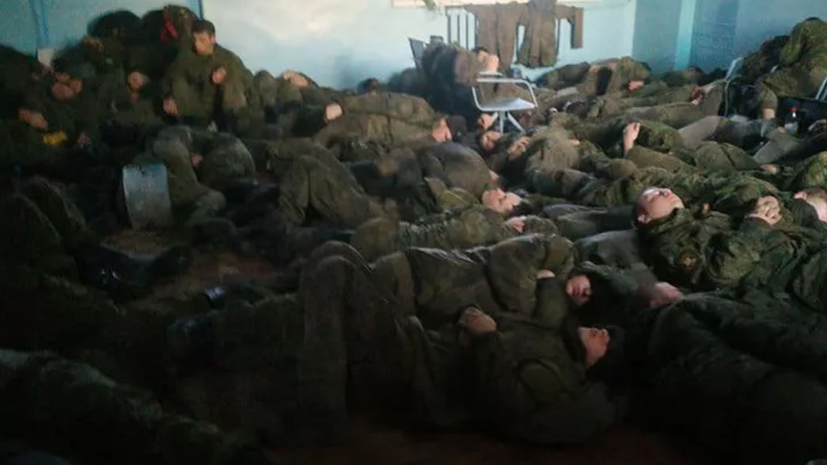 Dünya bu görüntüleri konuşuyor! Rusya, askerlerini mi unuttu?