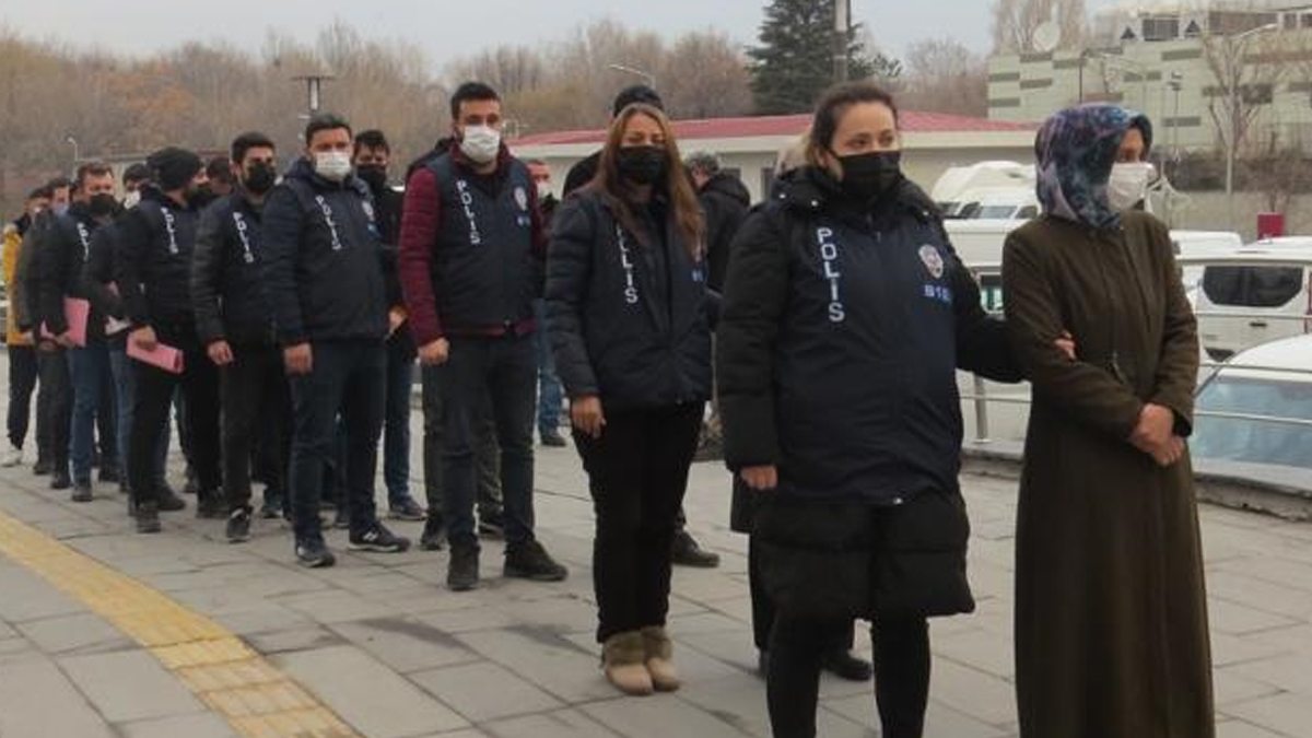 FETÖ'nün 'mahrem' yapılanmasına 25 ilde operasyon