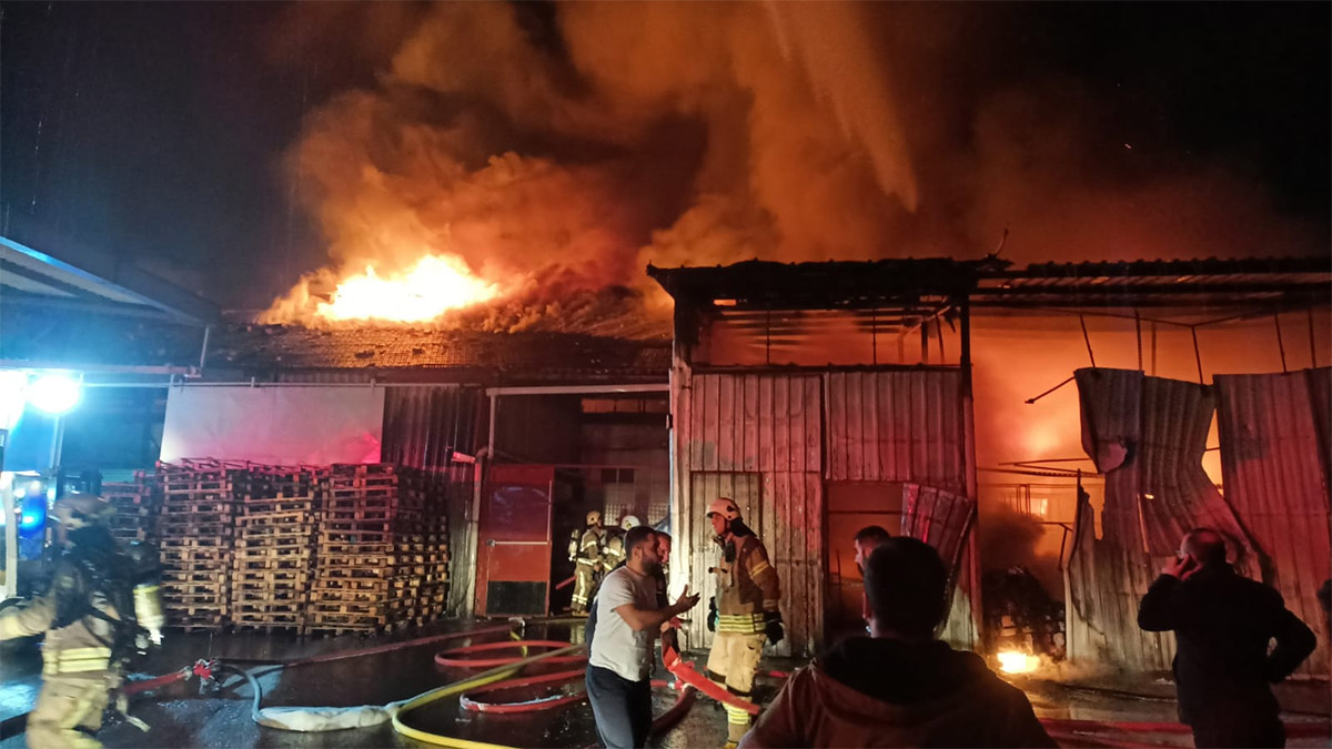 Tuzla'da yat fabrikasında yangın