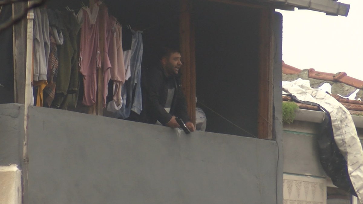 Boşanma aşamasında olduğu kadını silahla rehin aldı