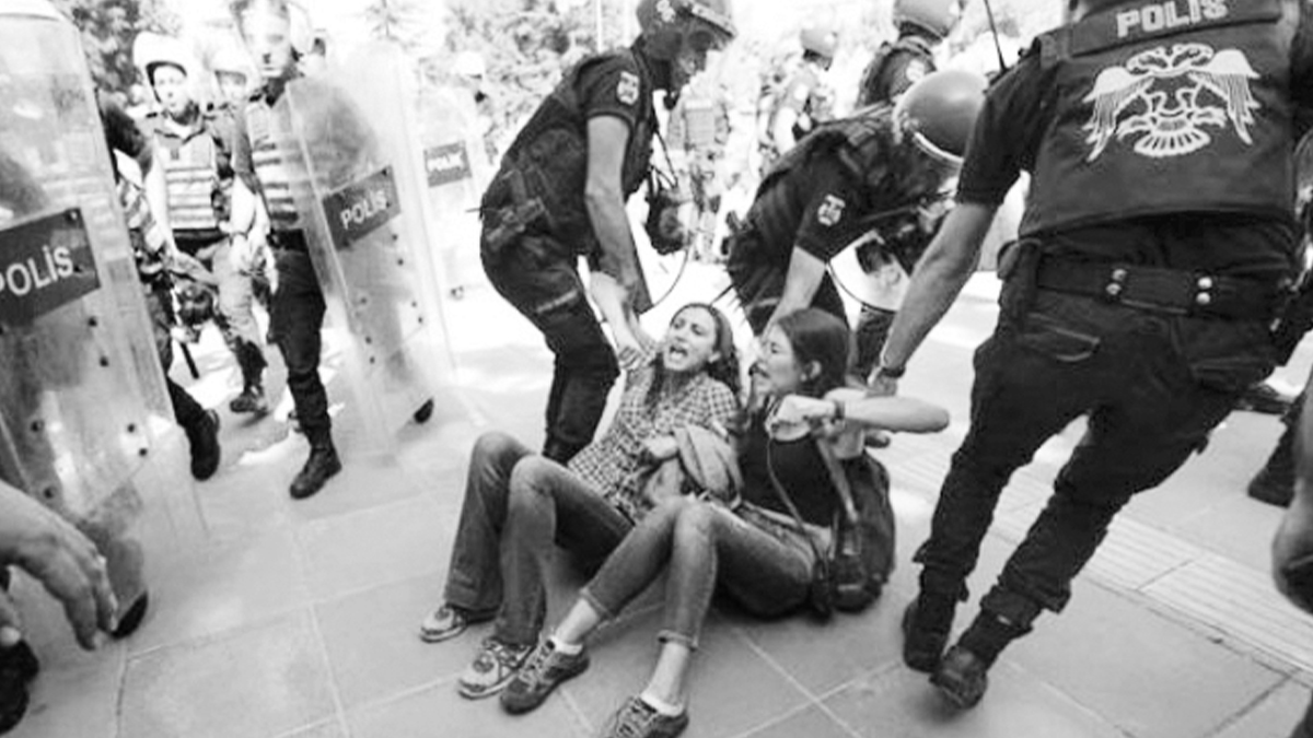 Demokrasi endeksinde 10 yılın birincisi Türkiye!