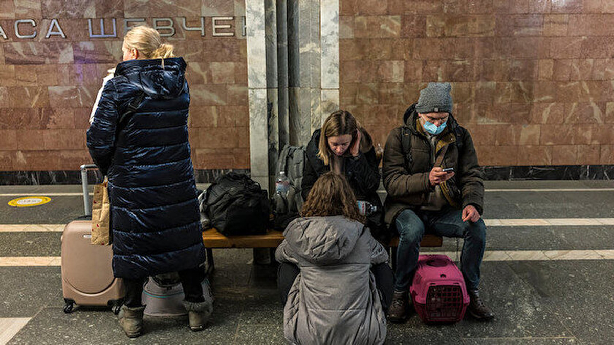 Ukrayna halkı metro istasyonlarına sığınıyor