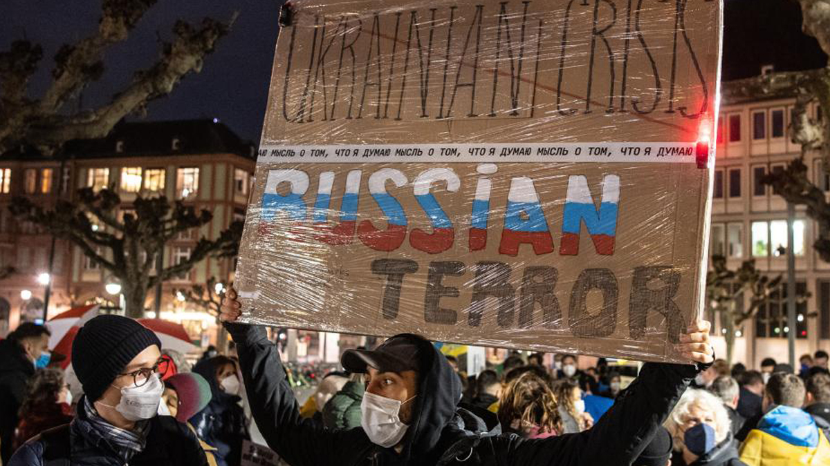 Ukraynalı sanatçılar dünyaya seslendi: 'Putin'i durdudun!'