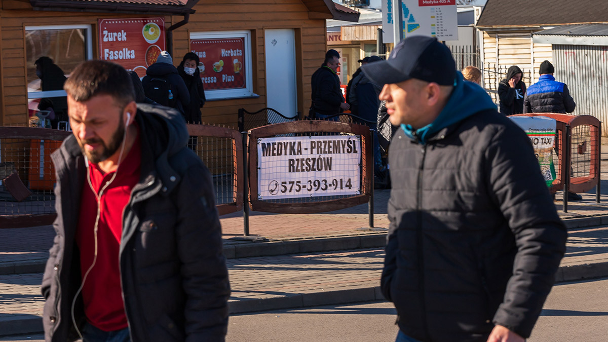Ukraynalı siviller seferberliğin ardından askerlik şubelerine gitmeye başladı