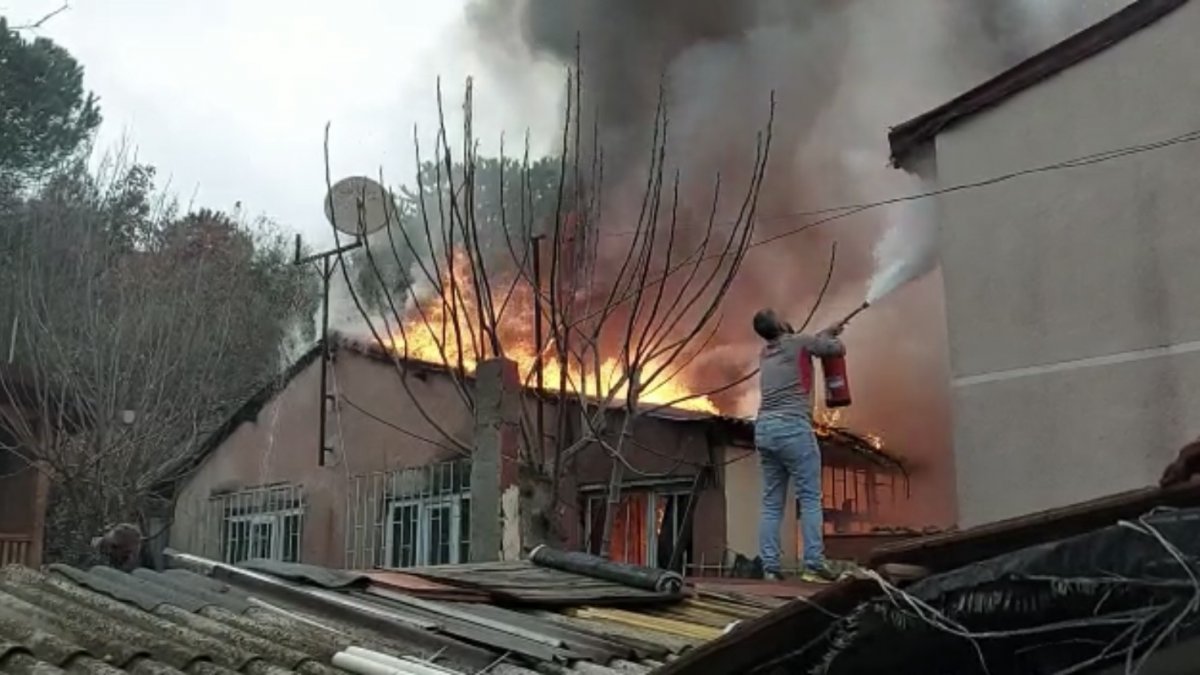Ümraniye'de gecekondu yangını