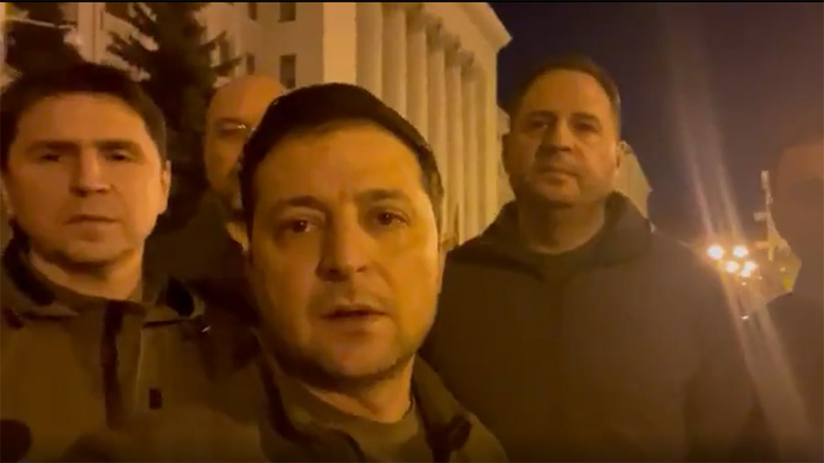 Zelenski Ukrayna sokaklarından video paylaştı: Biz buradayız, Ukrayna'yı savunuyoruz