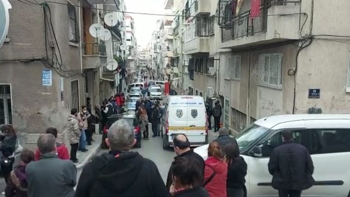 İzmir'de apartman yangını: 2 genç can verdi