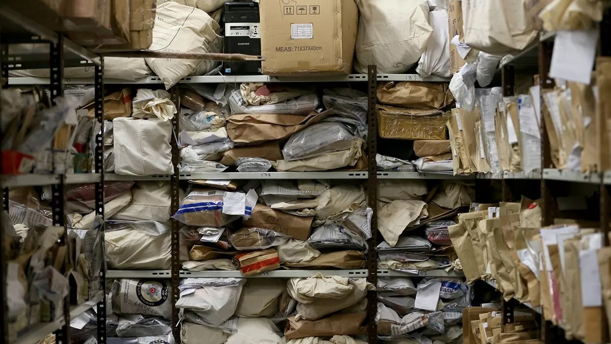 Üç ton ‘zehir’ emanet deposunda buhar oldu