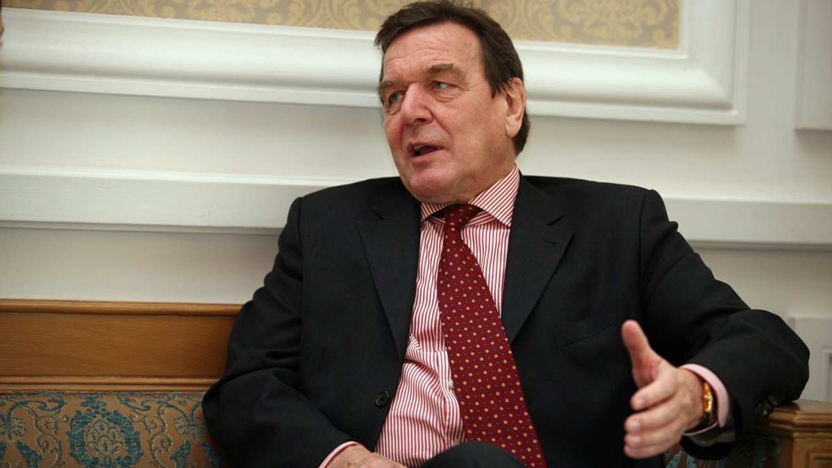 Putin yanlısı tutumuna tepki yağmıştı: Eski başbakan Schröder'in çalışanları istifa etti