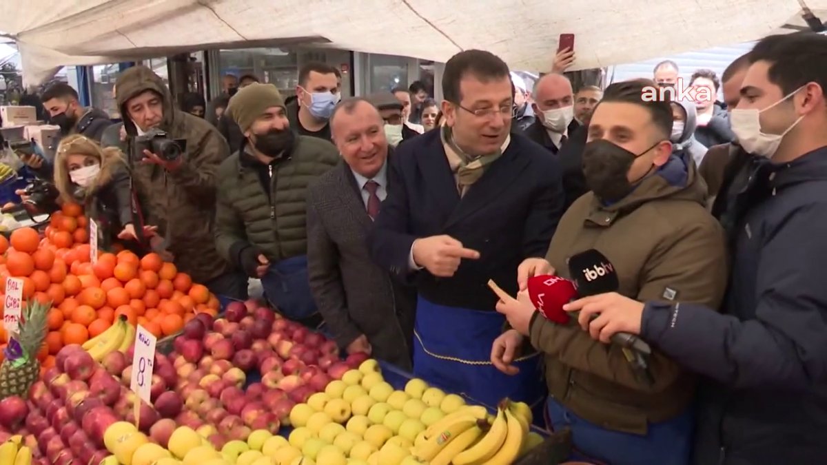 Ekrem İmamoğlu önlük giyip pazarcılık yaptı