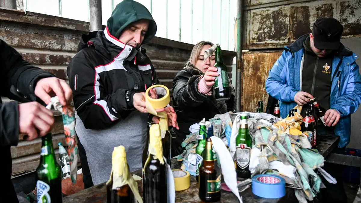 Ukrayna Savunma Bakanlığı paylaştı: Molotof kokteyli nasıl yapılır?