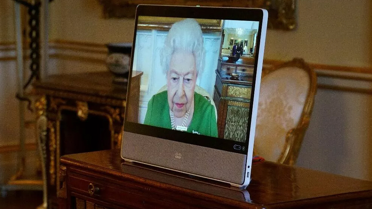 Koronavirüsü atlatan Kraliçe 2. Elizabeth, işine döndü