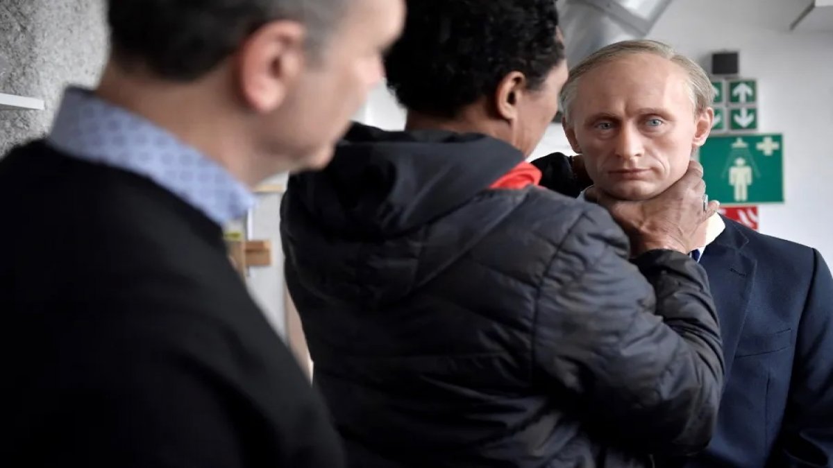 Balmumu müzesi Putin'in heykelini kaldırdı yerine Zelenskiy konulacak
