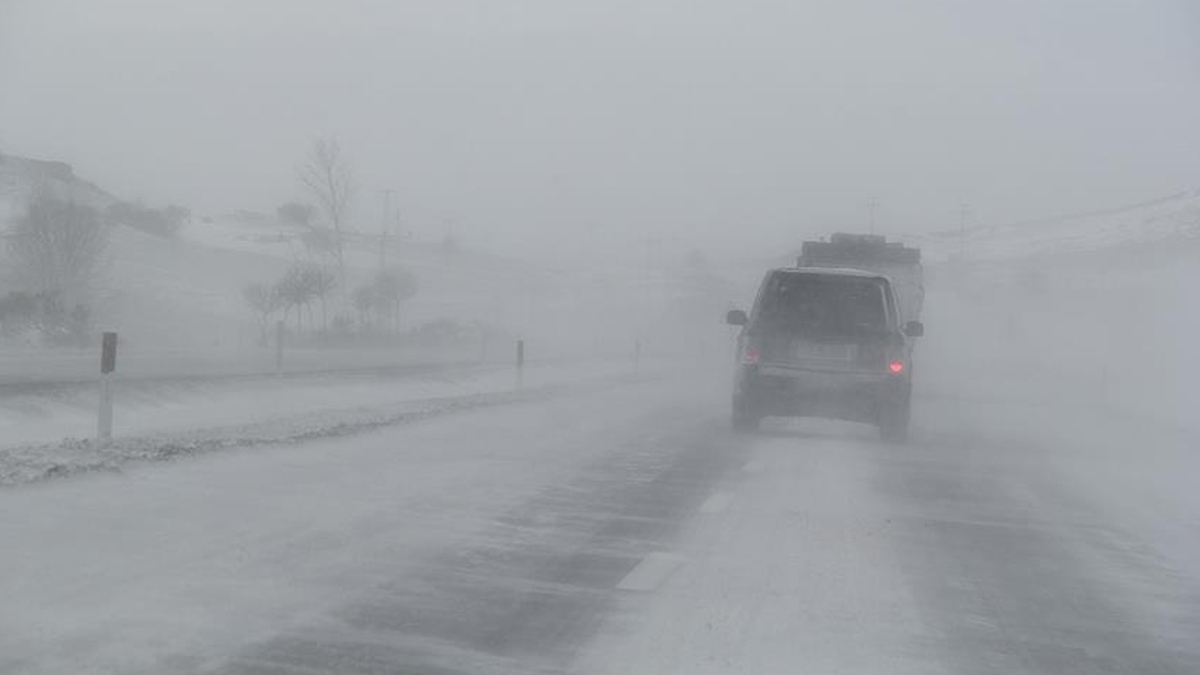 Ardahan'da yoğun tipi: İki kara yolu ulaşıma kapandı