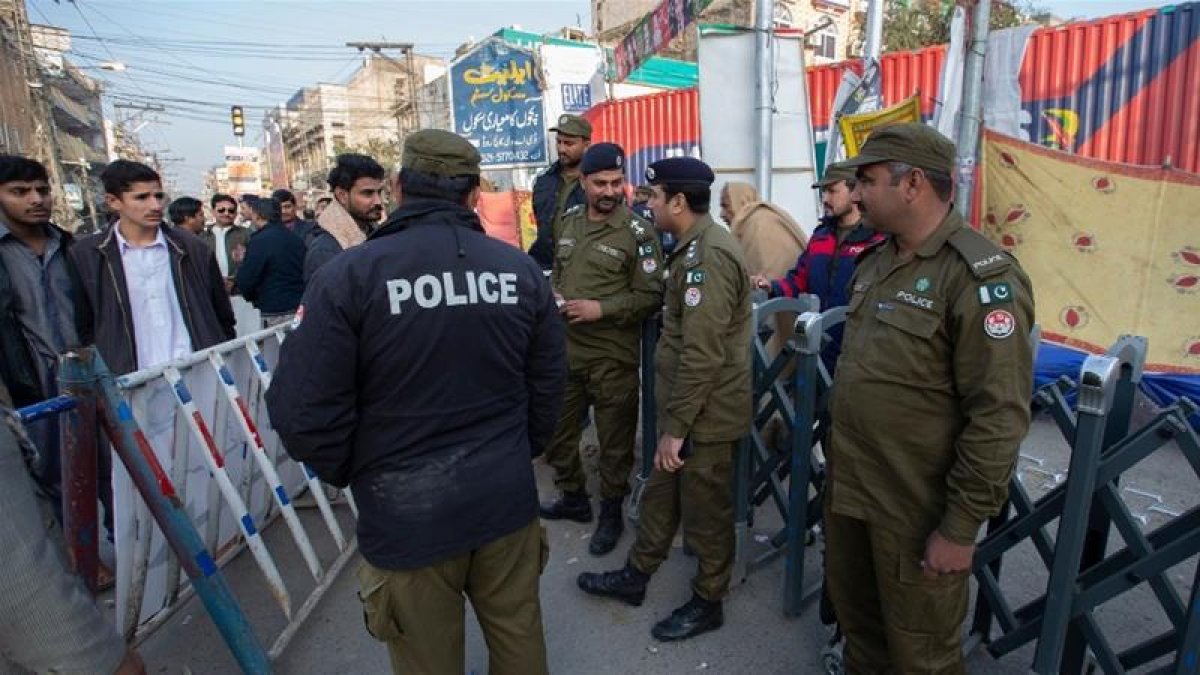 Pakistan'da camiye bombalı saldırı: Ölü sayısı 45'e yükseldi