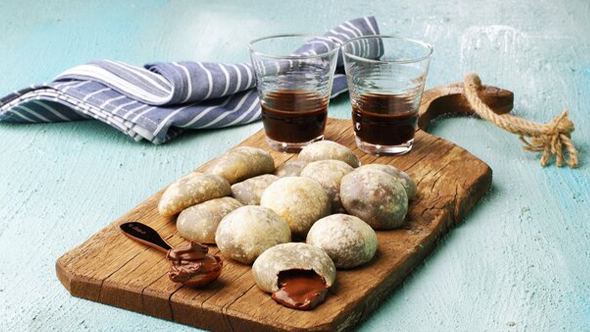 Akışkan çikolatasıyla tatlıya doyuran meşhur tarif: İzmir bombası