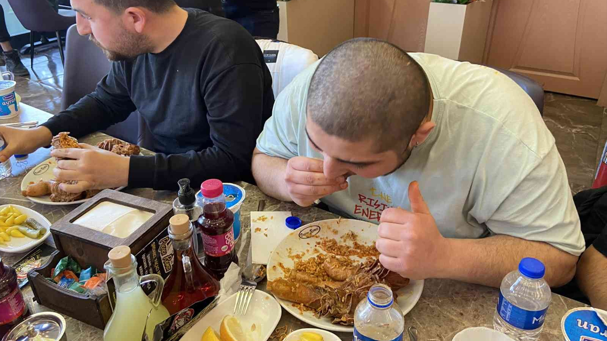 8 dakikada 10 şırdan yedi, çeyrek altın kazandı