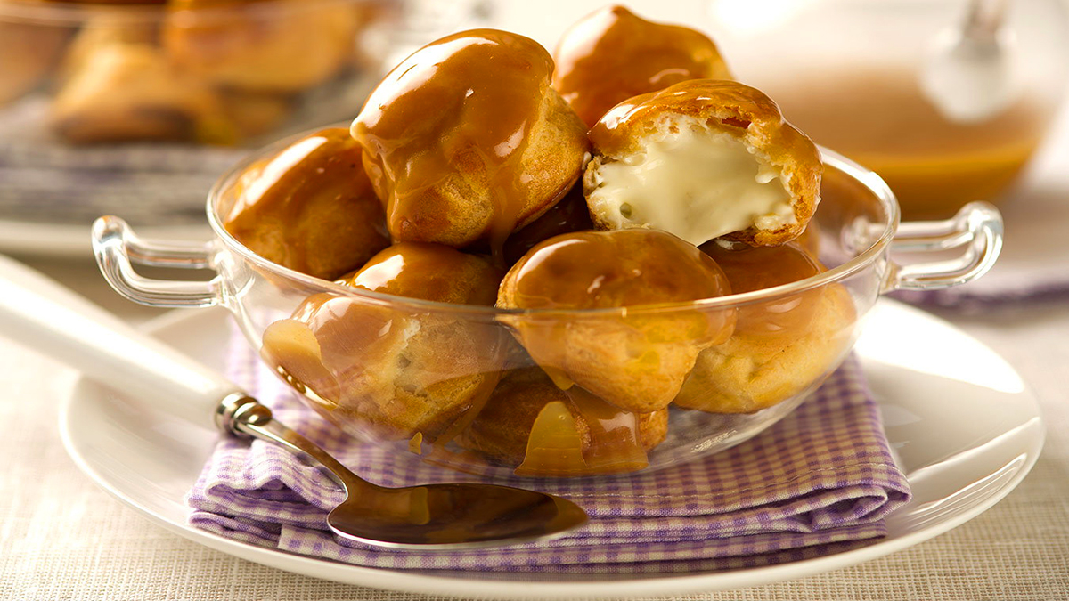 Çikolatalı profiterol toplarını bir de karamelli deneyin