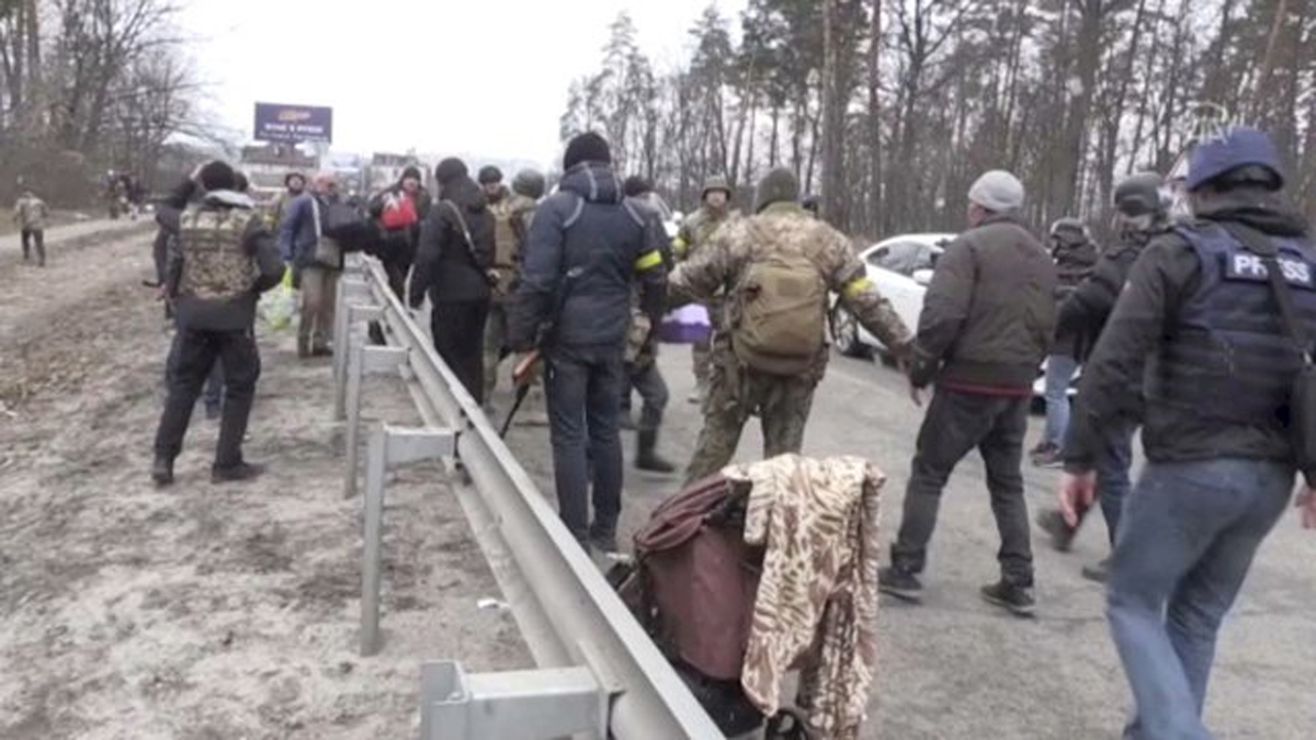 Ukrayna Irpin'de Türk gazetecilerin çekim yaptığı yer bombalandı