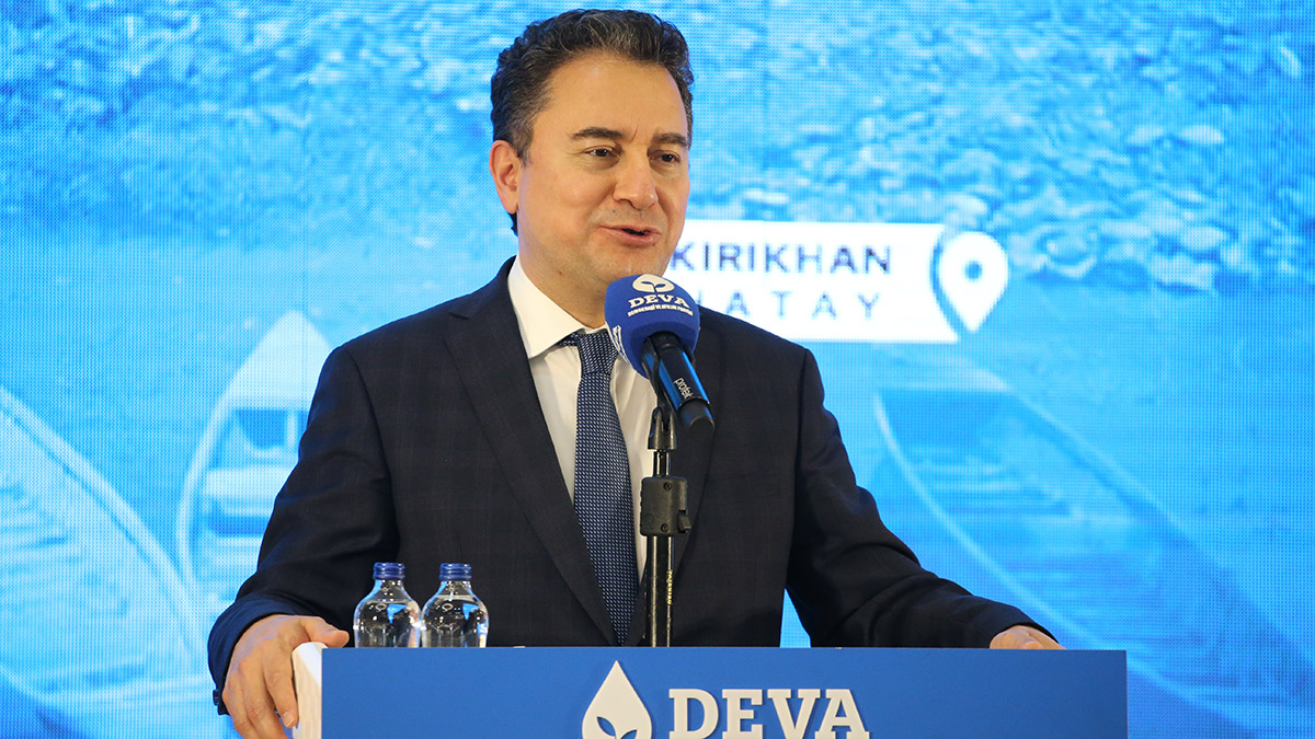 Babacan: Sabah ekmek, öğlen yağ, akşam benzin kuyruğu