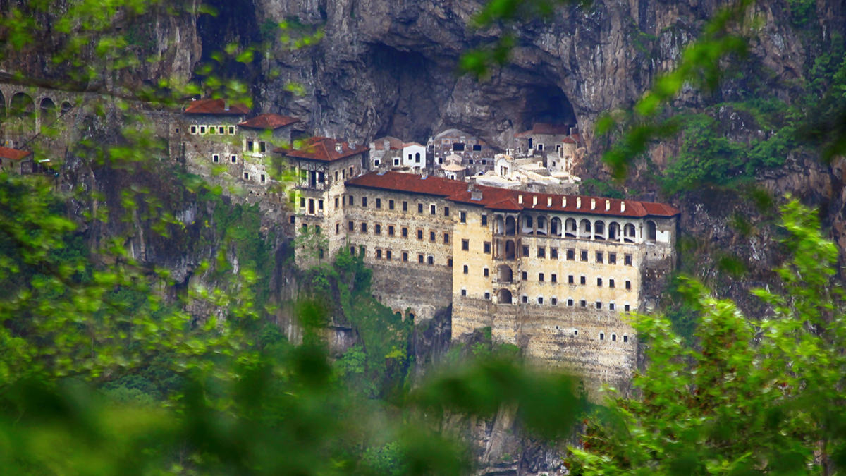 Sümela Manastırı yeniden ziyarete açıldı