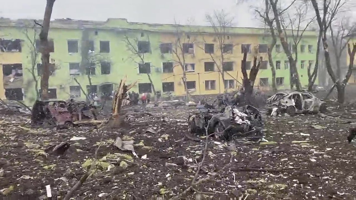 Rusya, Mariupol’de çocuk hastanesini vurdu