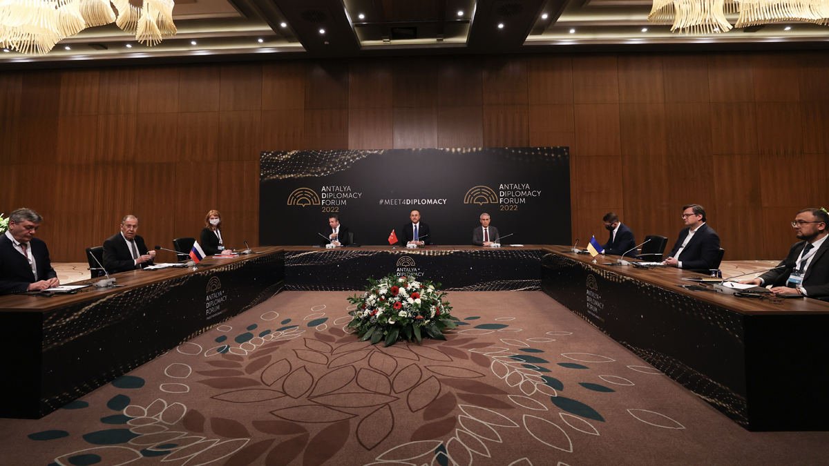 Dünyanın gözü Türkiye'de: Antalya'da üçlü zirve başladı