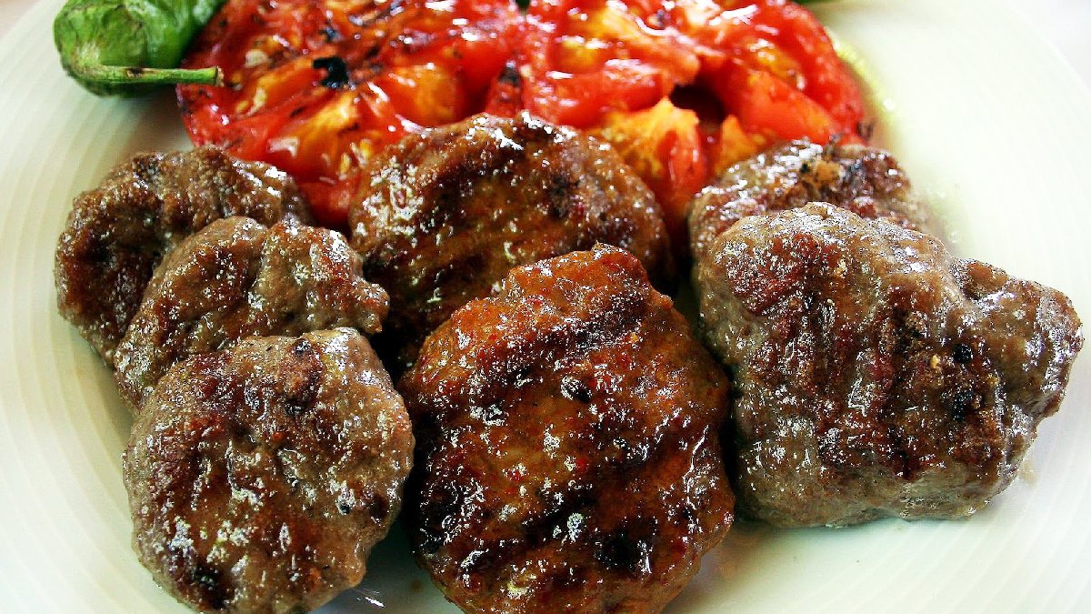 Bu Köfte Tarifi İle Köftecilere Taş Çıkartın! İşte Köftecilerin Sır Gibi Sakladığı Köfte Tarifi