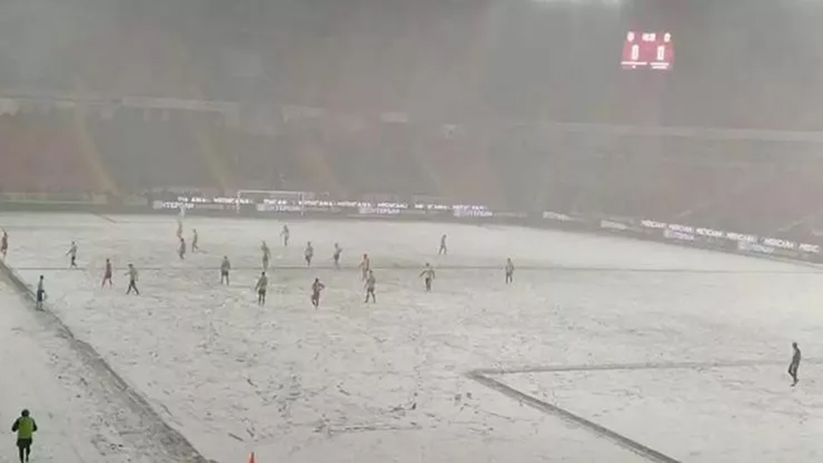 Galatasaray, Beşiktaş derbisinin ertelenmesi için TFF'ye başvurdu