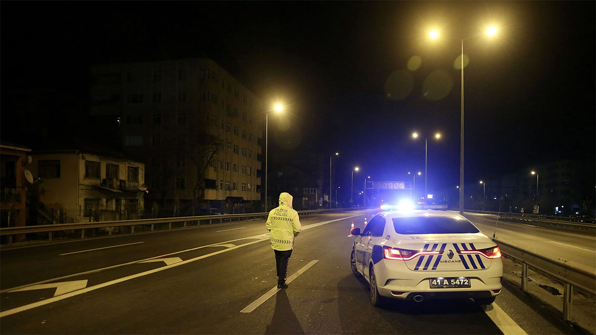 Hakkari'de aracında onlarca kilo patlayıcı bulunan polis tutuklandı
