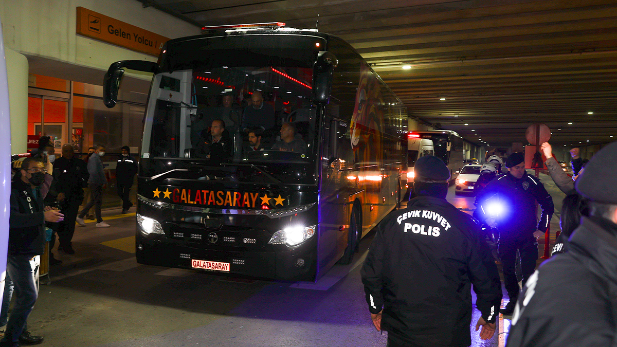 Galatasaray, İzmir'e geldi