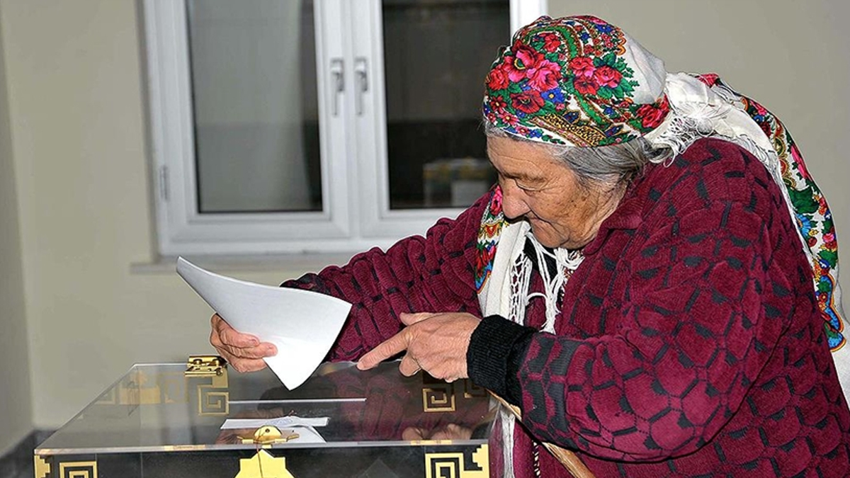 Türkmenistan’da halk, erken seçim için sandık başında
