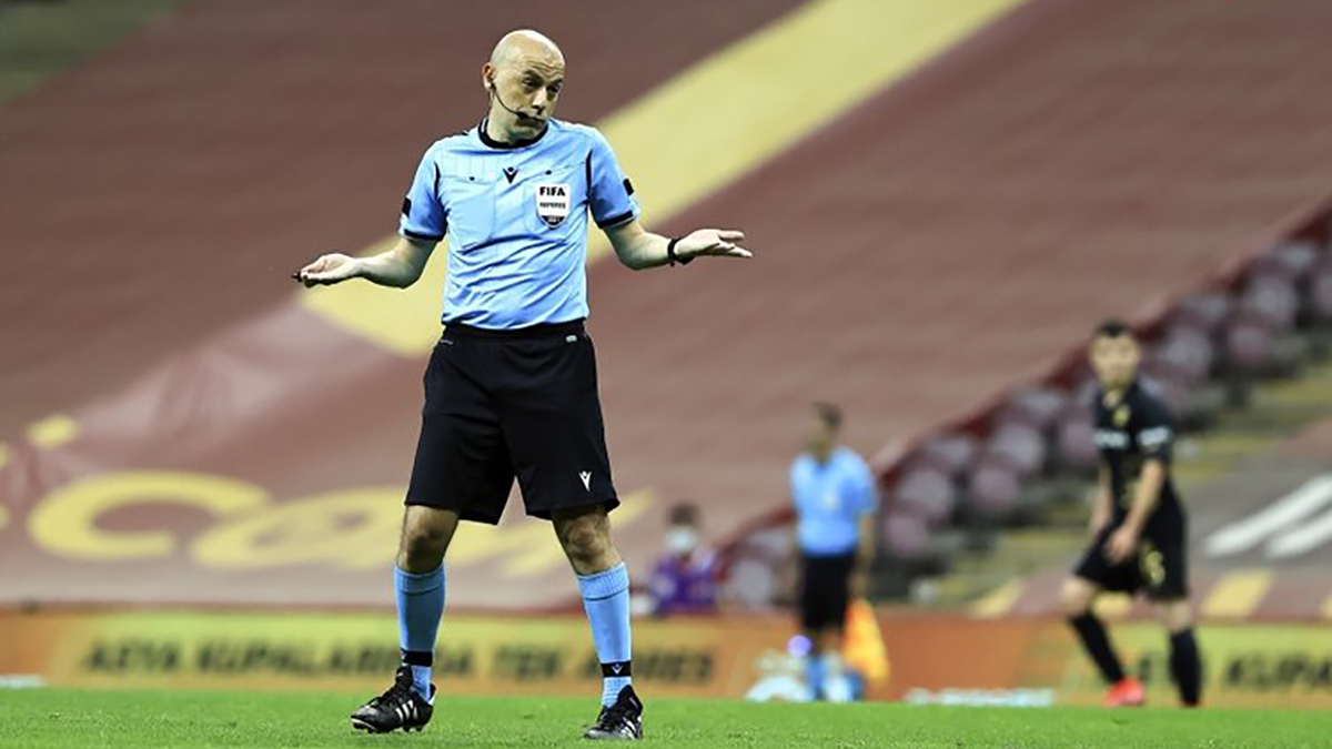 Cüneyt Çakır'a bir darbe de UEFA'dan