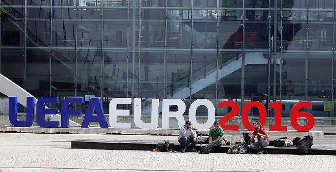 UEFA'dan EURO 2016 yarı final maçları öncesi sahte bilet uyarısı