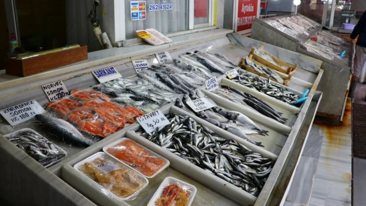 Balıkçı tekneleri limanda kaldı, fiyatlar arttı