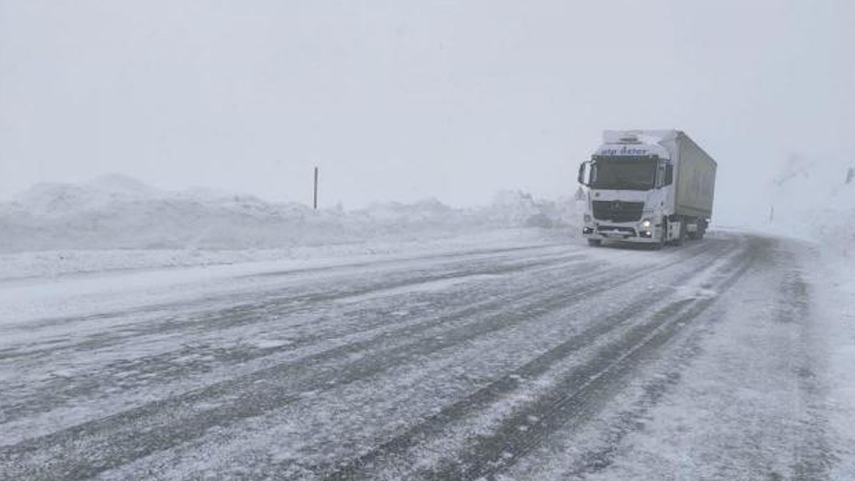 Ardahan-Şavşat ile Çıldır-Aktaş kara yolları ulaşıma açıldı