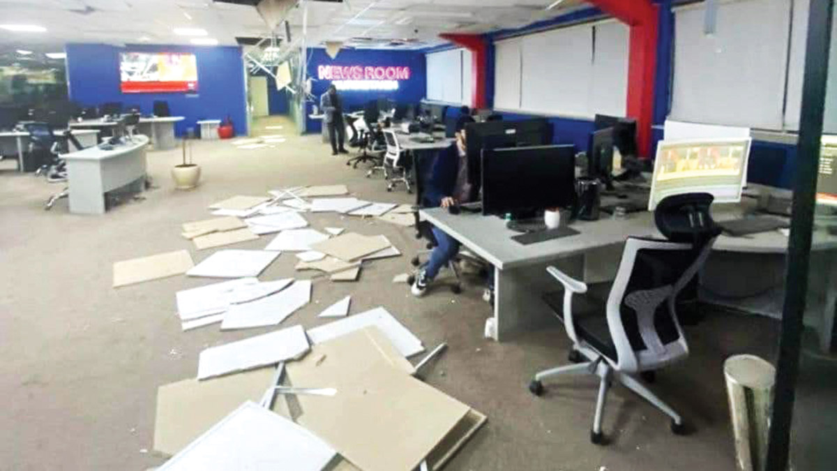 12 füzenin hedefi nükleer anlaşma mı?