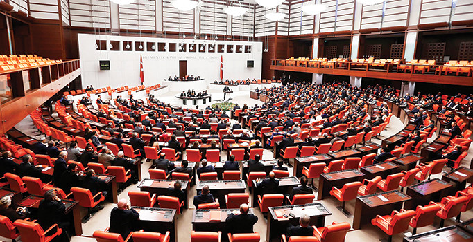 TBMM'de idari görev yapan genel sekreter yardımcıları ve daire başkanları açığa alındı