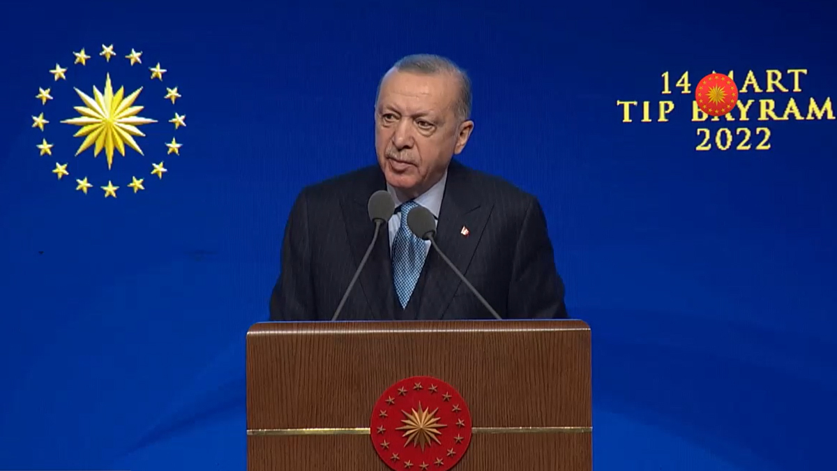 Erdoğan: Bu ülkenin hekimlere hem ihtiyacı hem de vefa borcu var