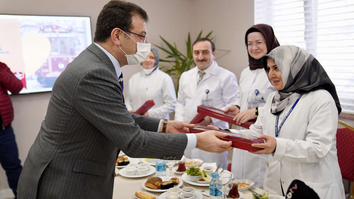 İmamoğlu: Doktorlarımız biz yöneticilerden saygı bekliyor