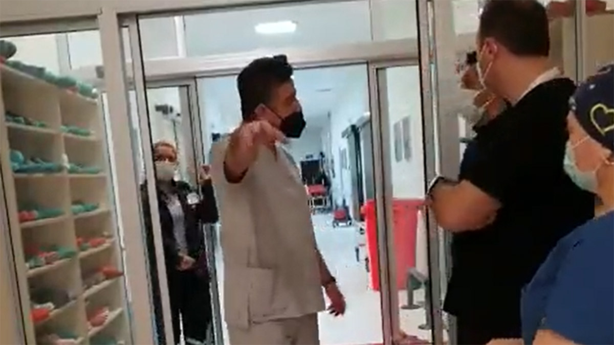 Grevdeki doktorların odasına giren başhekimin tavrı tepki çekti