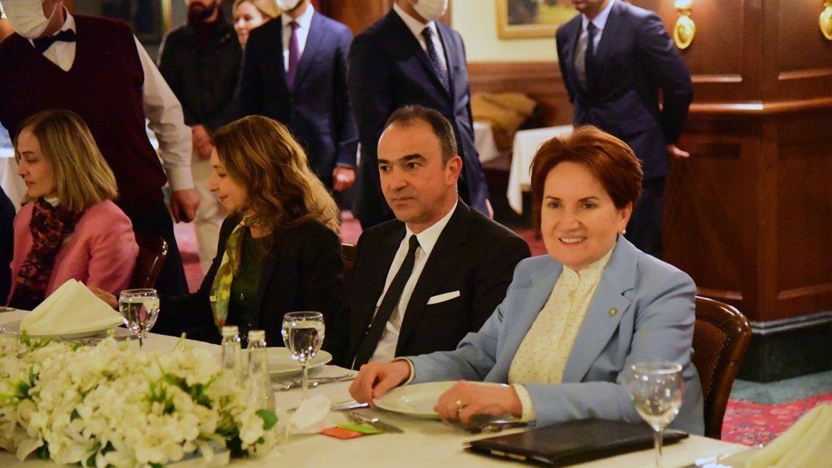 Akşener, 14 Mart Tıp Bayramı'nda doktorlarla bir araya geldi
