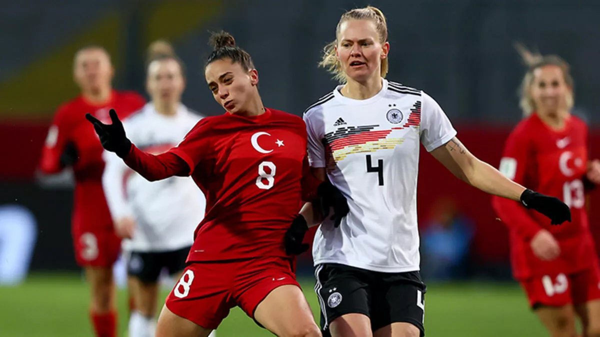 Metin Taylancı: Kadın futbol takımı olmayan kulüpler, Şampiyonlar Ligi'ne katılamayacak