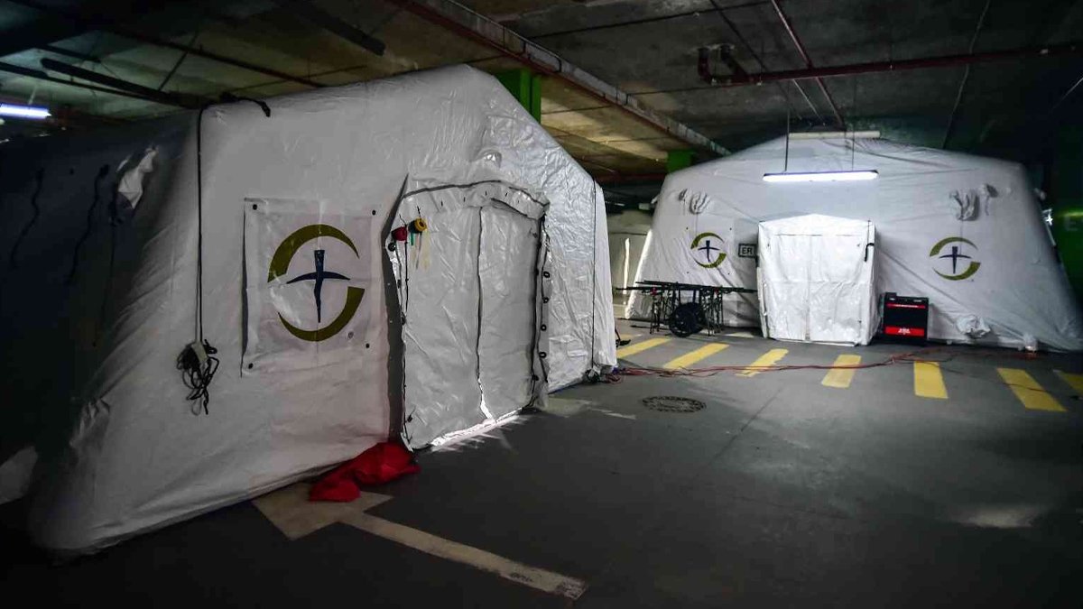 Lviv'de AVM otoparkı sahra hastanesine çevrildi