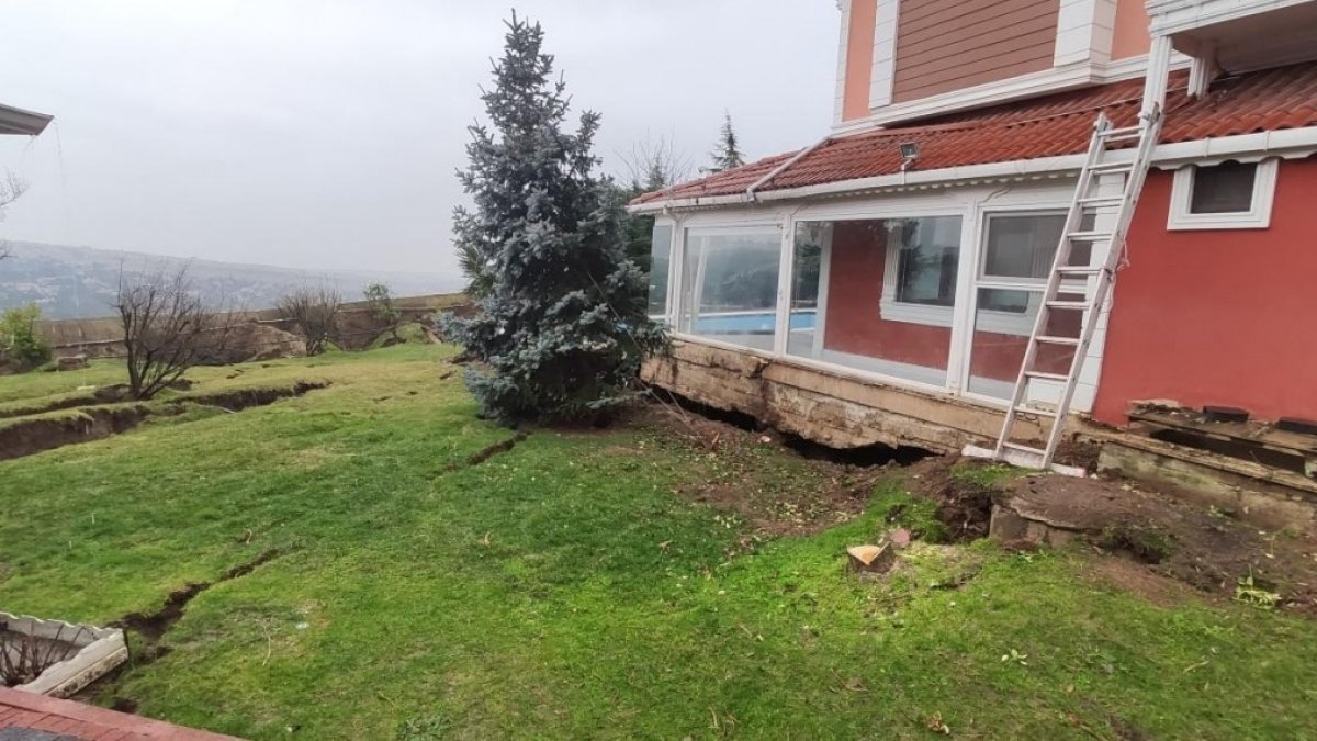 Villaların bahçesinde yarık oluşturan inşaata durdurma kararı