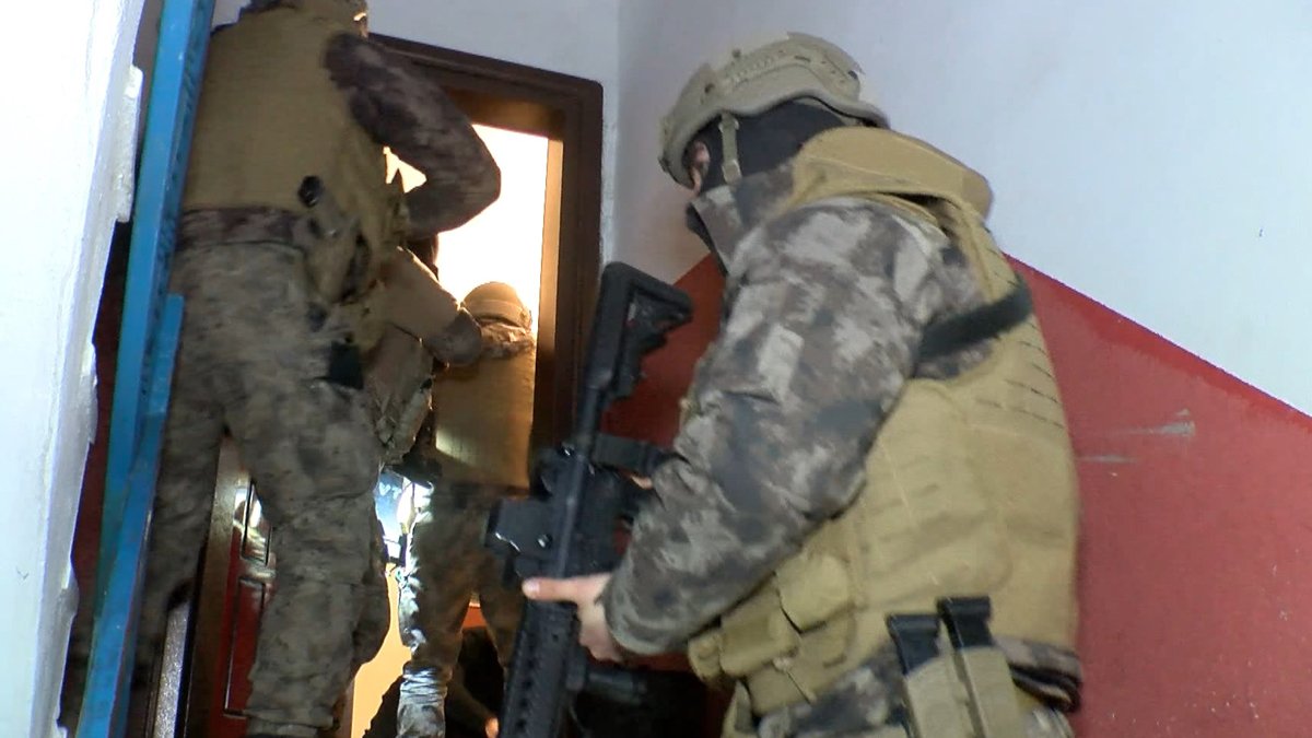 İstanbul'da zehir tacirlerine eş zamanlı baskın