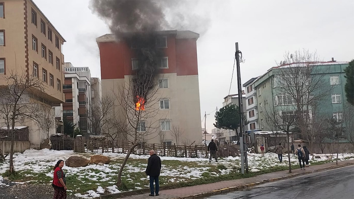 Ümraniye'de korkutan yangın