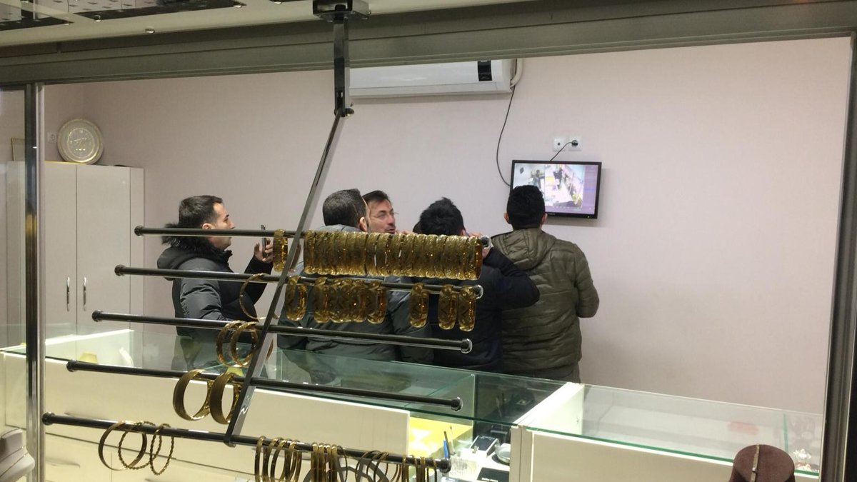 Pompalı tüfeklerle kuyumcu soygunu