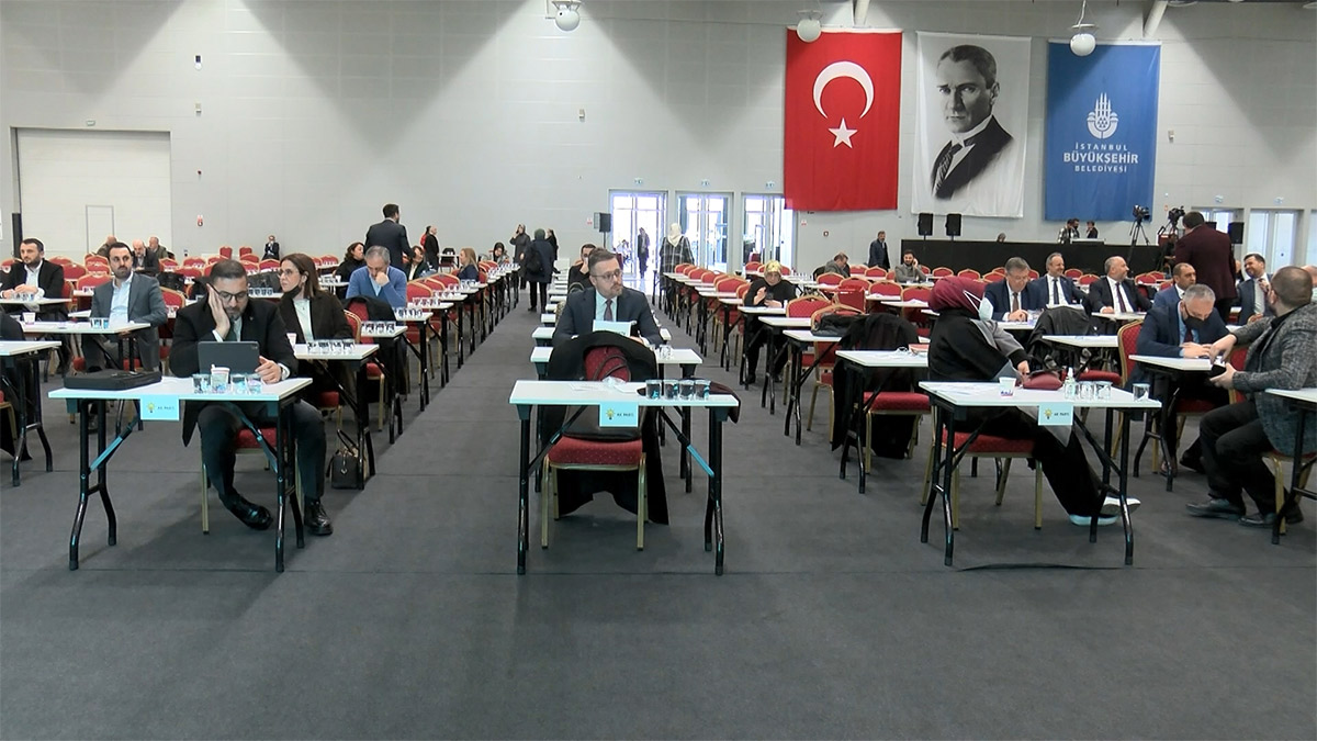 İBB Meclisi'nden 235 milyon lira iç borçlanmaya onay