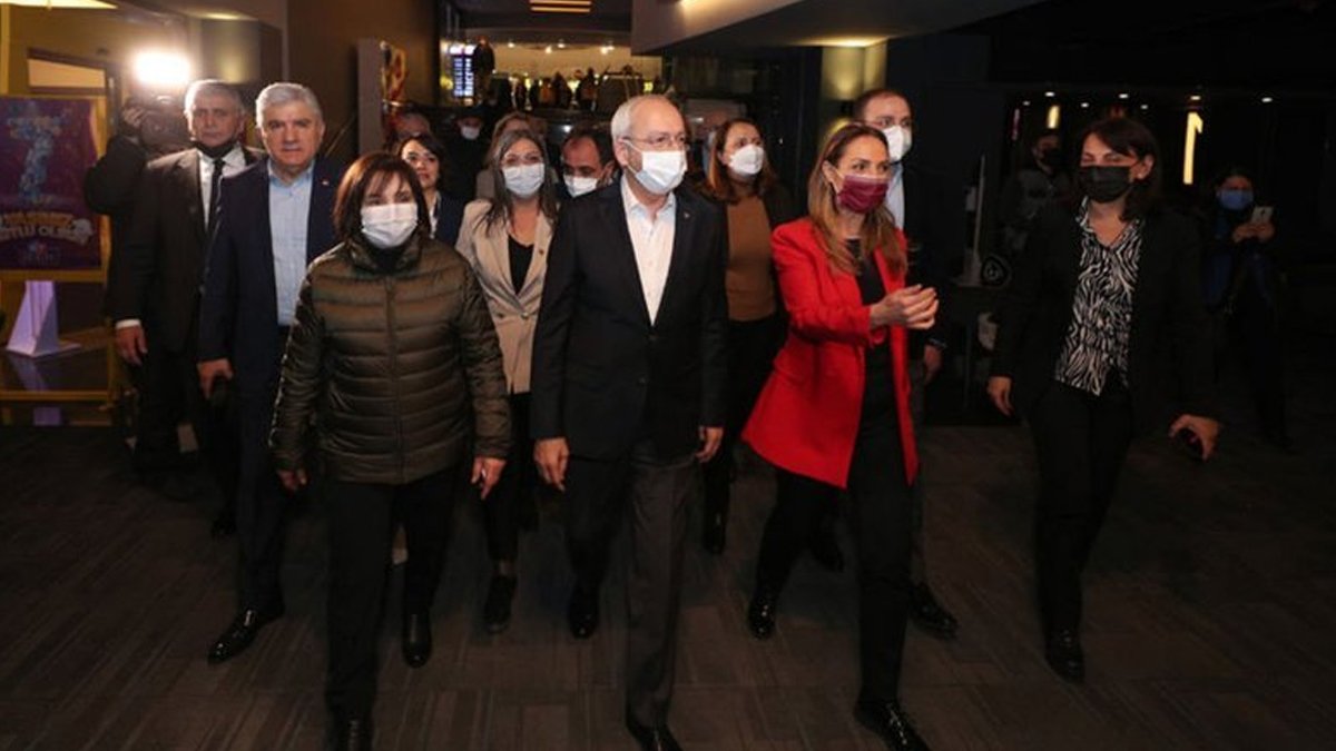 Kemal Kılıçdaroğlu, eşi Selvi Kılıçdaroğlu ile 'Bergen' filmini izledi
